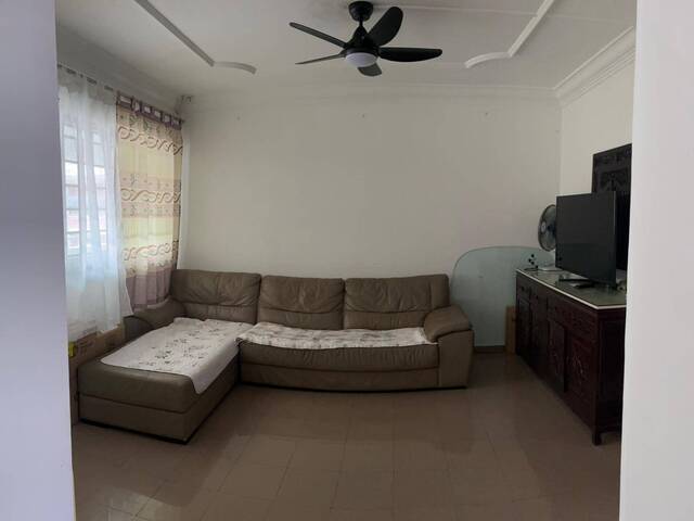 Cosy living for female only