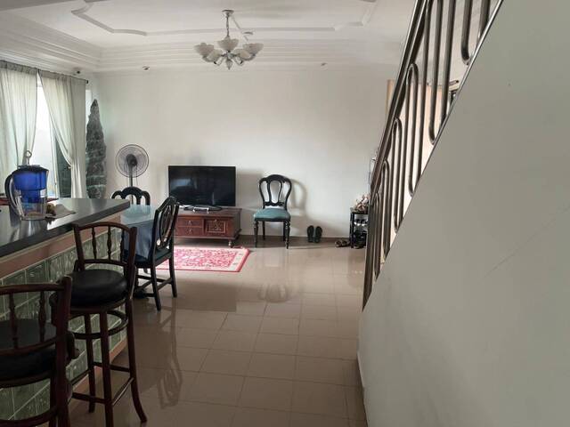Cosy living for female only