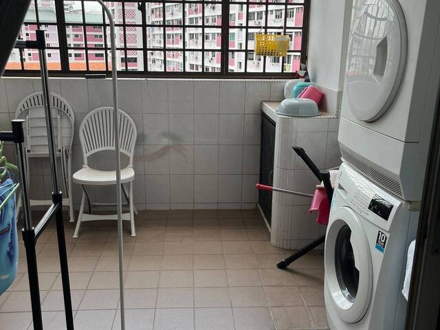 Cosy living for female only