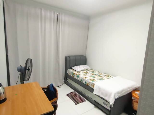 Nice room in clean, neat and quiet environment