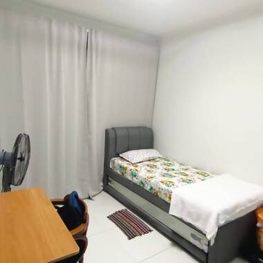 Nice room in clean, neat and quiet environment