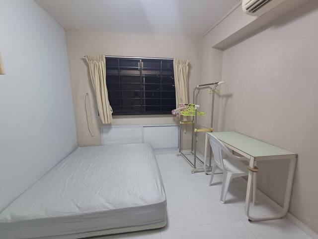 5 min to admiralty MRT common room 1pax