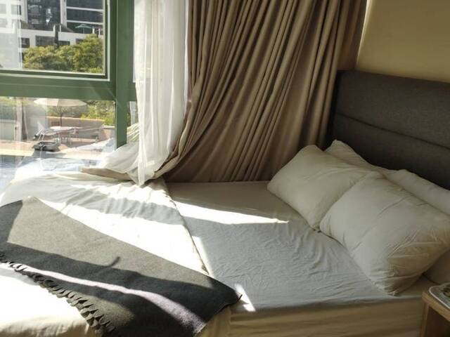 1 or 2pax Common room with Nice Pool & River View at The Quayside, mins walk Mrt, No Owner, Privacy