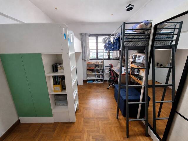 Clementi double room (close to unis/international/local schools, students and professionals welcome)