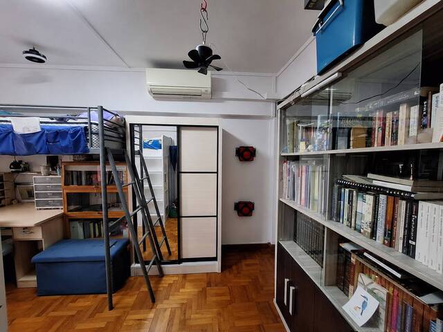 Clementi double room (close to unis/international/local schools, students and professionals welcome)