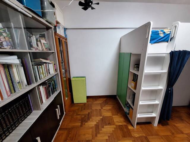 Clementi double room (close to unis/international/local schools, students and professionals welcome)