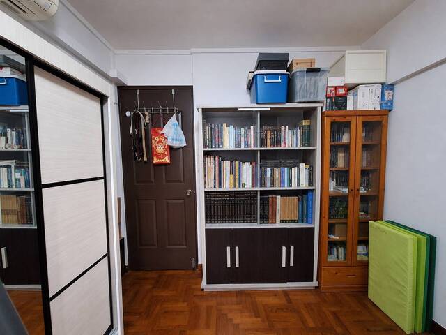 Clementi double room (close to unis/international/local schools, students and professionals welcome)