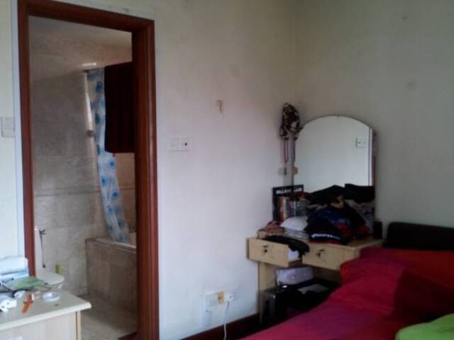 A Master Room at Parc Oasis Condo at Jurong East Ave 1, opp Chinese Garden MRT - NO Owner Stay