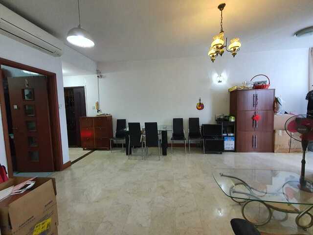 A Master Room at Parc Oasis Condo at Jurong East Ave 1, opp Chinese Garden MRT - NO Owner Stay