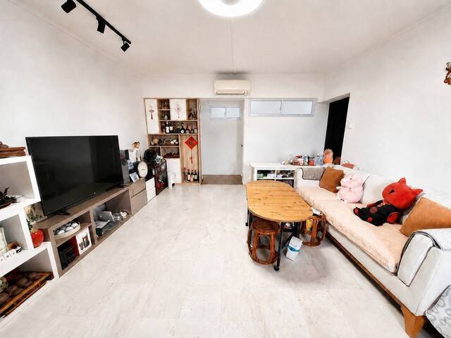 Clementi single room (close to unis/international/local schools, students and professionals welcome)