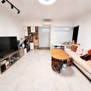 Common room at 412 commonwealth avenue west for rent! Aircon wifi!