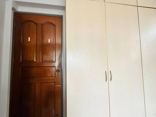 City Budget Rental Redhill MRT , Share Common Room with AC for Working Female
