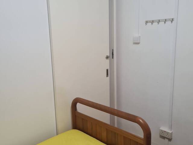 6 a Air-con room with window , for Male Tenants only. 3 mins walk to Braddell mrt stn