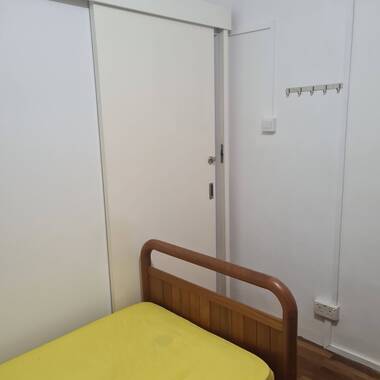 6 a Air-con room with window , for Male Tenants only. 3 mins walk to Braddell mrt stn