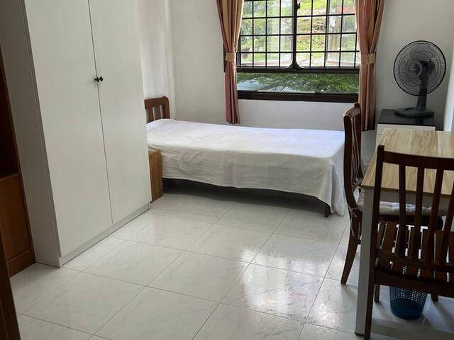 Common room at 119c kim tian road for rent! Aircon wifi!
