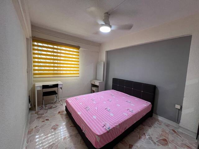 One room for rent @Bukit Batok street 32