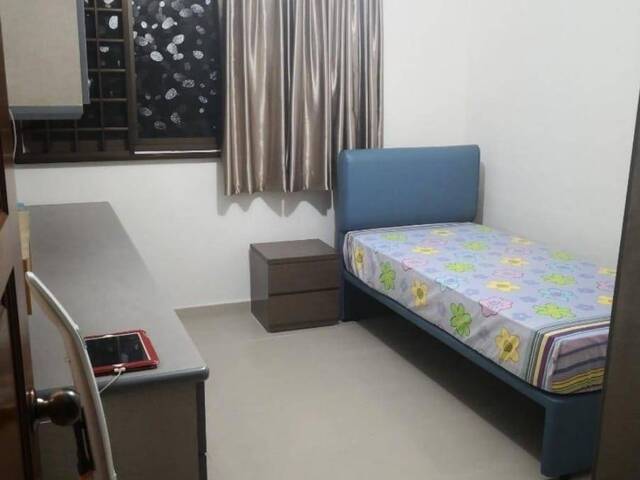 Common room at 316 Bukit Batok street 32 for rent! Aircon wifi!