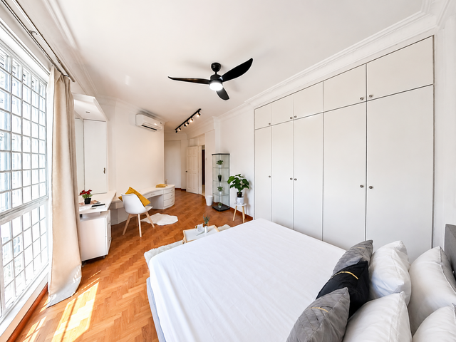 🚀 Pasir Ris Master Room: Big Space, Mins to MRT