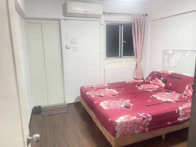 Master Bedroom at 362 Clementi Avenue 2 for $1600