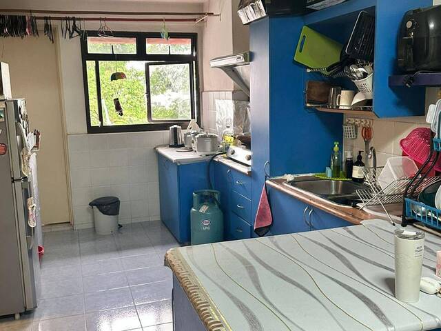 Room for rent in Holland village