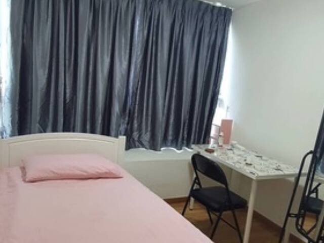 Common room at The Minton for rent! Aircon wifi!