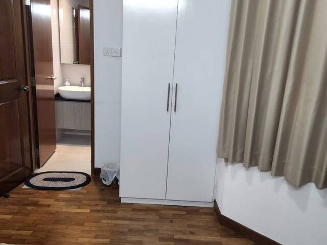 Junior Master room w attached bathroom, short term till Nov ok, Nr Mrt & Vivo