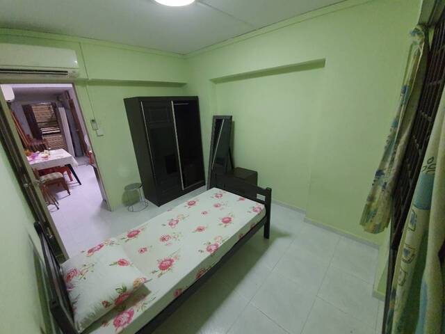 Good size Common room near Kangkar LRT, Food court, Supermarket and Garden