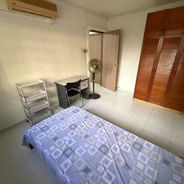 Common room at 236 Jurong East street 21 for rent! Wifi available!