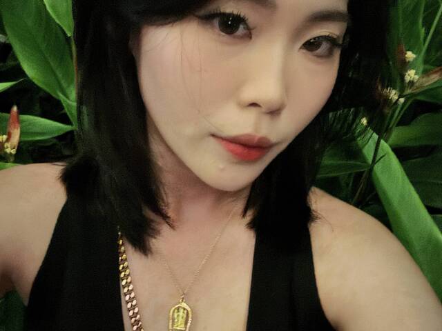 Ella is looking for a whole unit in Choa Chu Kang