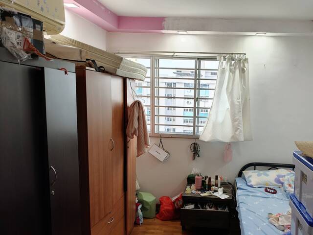 shared female common room, mrt 300m,1 fridge for each room tenants