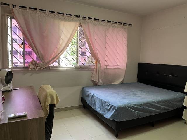 Common room at 621 hougang avenue 8 for rent! Aircon wifi!