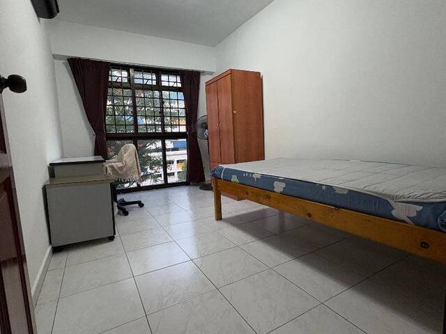 Common Rooms with air conditional @ Woodlands Blk 517 (Female Tenant only)
