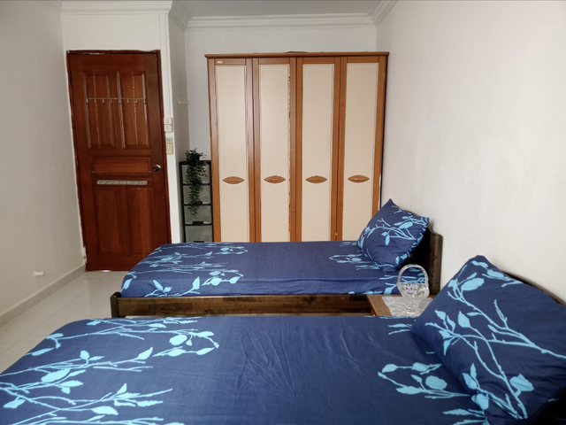 Master & Common bedroom @ Hougang Ave 4 - Immed for Grabs