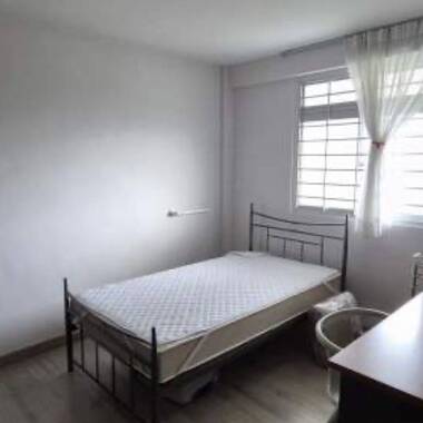 Common room at 128 Lorong 1 Toa Payoh for rent! Aircon wifi!