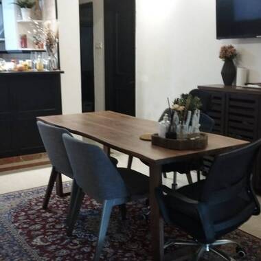 1 or 2pax, Common room with balcony, 6mins walk to Holland Village MRT, no owner, Privacy