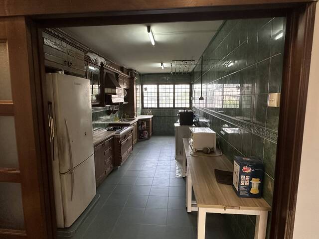 Rare high floor corner 4-room flat whole unit for rent