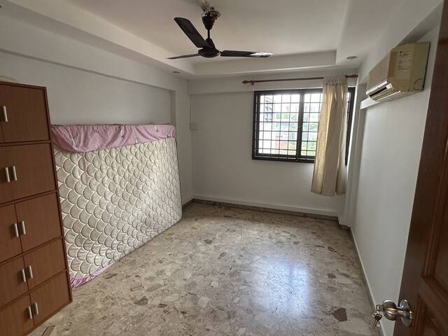 Rare high floor corner 4-room flat whole unit for rent