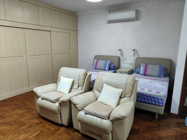 **Huge 500sqft Ensuite Room near NUS — Cleaning & Laundry Included**