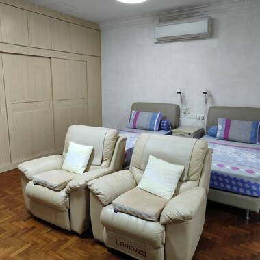 **Huge 500sqft Ensuite Room near NUS — Cleaning & Laundry Included**