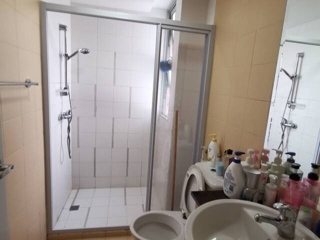 Room for rent / Balestier, Toa Payoh. / Common room / 1pax stay / Available Immediate
