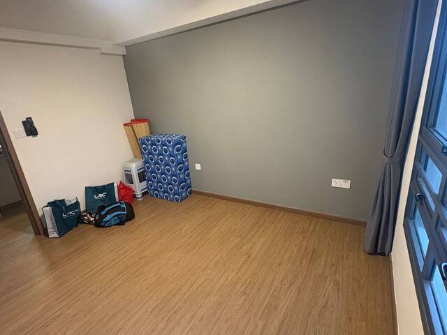 Common Room for rent at 956A Tampines Street 96 { NO AGENTY FEE}
