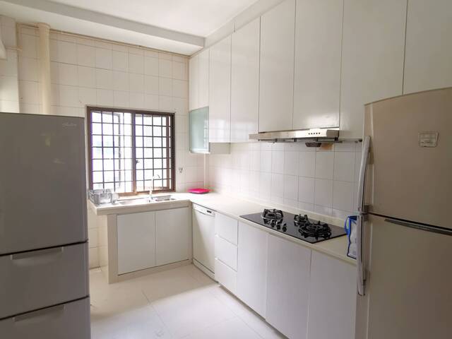 Room for rent / SOMERSET / NEWTON / Common room / 1pax stay / Available immediate