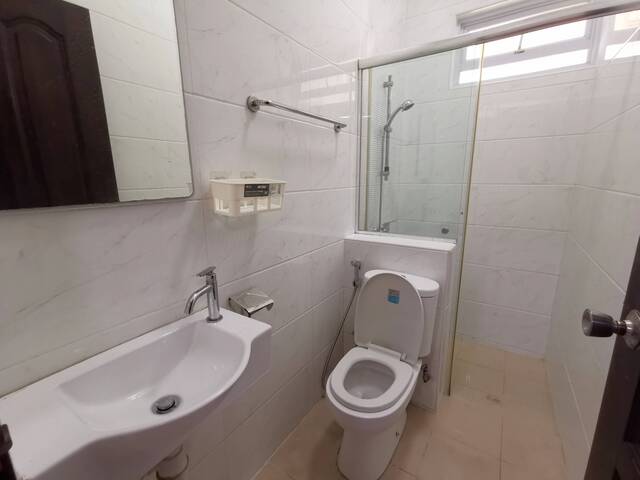 Room for rent / SOMERSET / NEWTON / Common room / 1pax stay / Available immediate