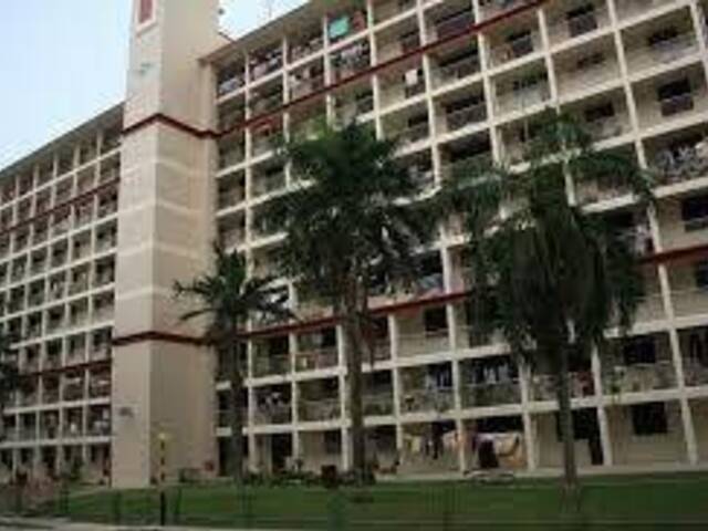 -Common Room for rent at Blk 2 Jalan Batu Singapore -Near at Mountbatte