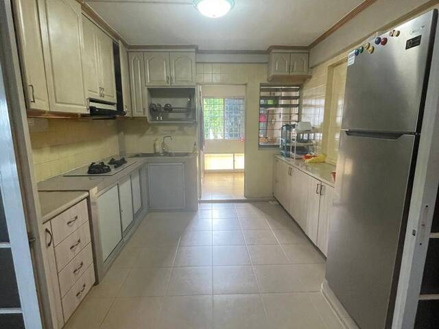 Fully furnished common room with separate bath for rent