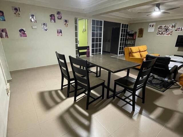 Fully furnished common room with separate bath for rent