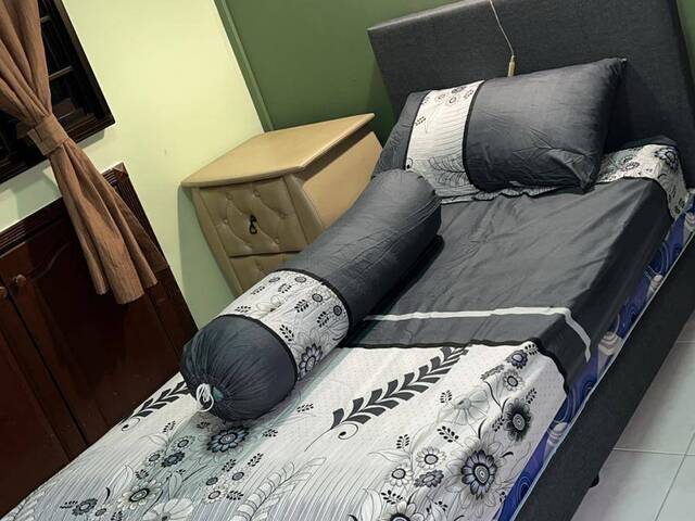 Ready to move in -- Common room for rent - Male Only