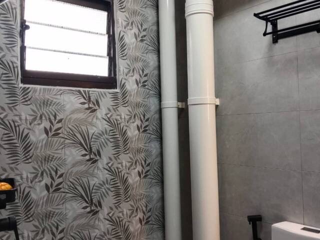 Near Sembawang MRT, Newly Renovated house, Common room share with 1 Female tenant