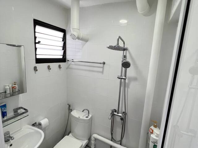 Blk 142 Jalan Bukit Merah (160142) Master Room for Rent