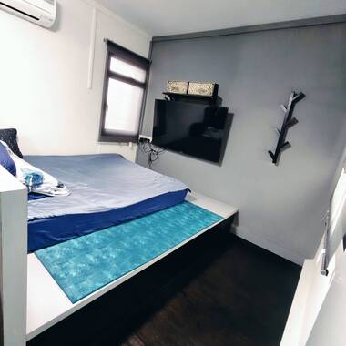 Double Spacious Master Bedroom with customise walk-In wardrobe for Professional